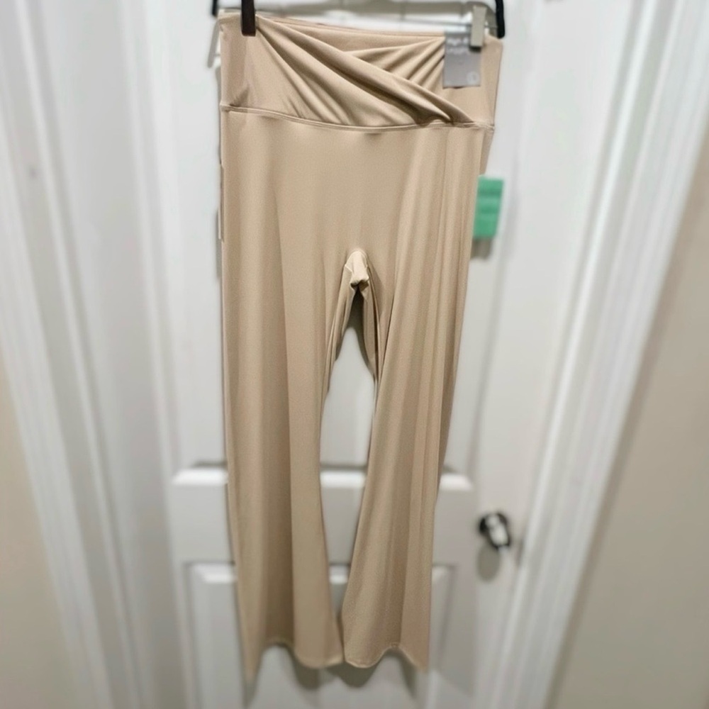 Forever 21 Active Leggings L Desert Sand
Beige NWT - Picture 10 of 11